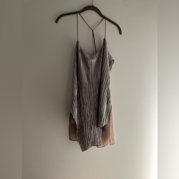 NWT Willow & Clay Asymmetrical Top in Silver/Mauve, size: L - Picture 4 of 5